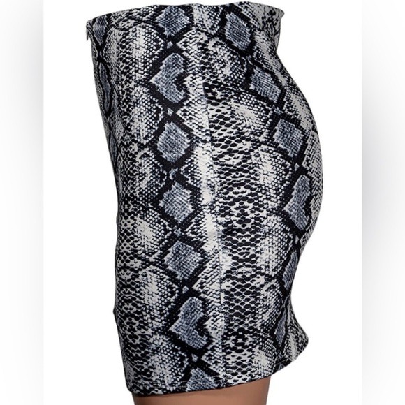 Snakeskin Print Bodycon Skirt - Picture 2 of 5